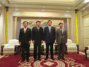 泰安市旅遊局・程明局長と今後の交流について協議し調印書を交換しました